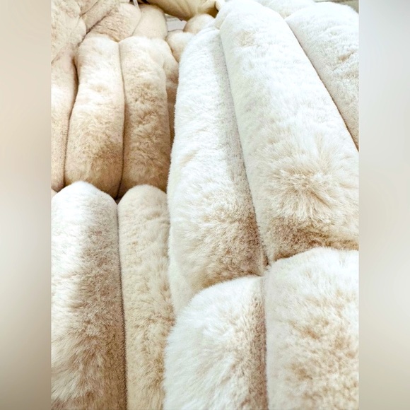 Moncler white fare faux-fur puff coat size 2/M SUPER COZY n SOFT!! LAST ONE - Picture 12 of 17